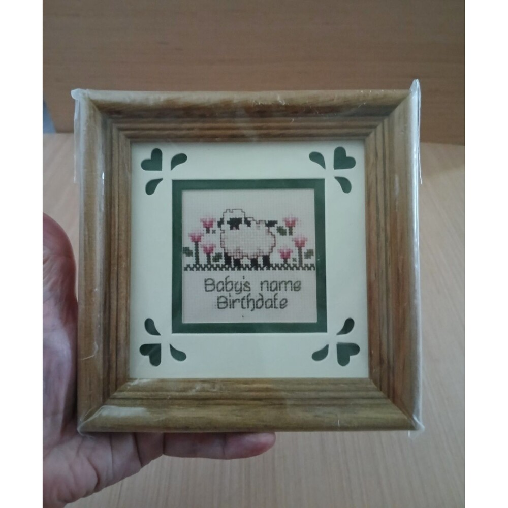 Cross Stitch Country Mats & Frames Sue Hillis Designs 1988 Sheep Frame Baby Name